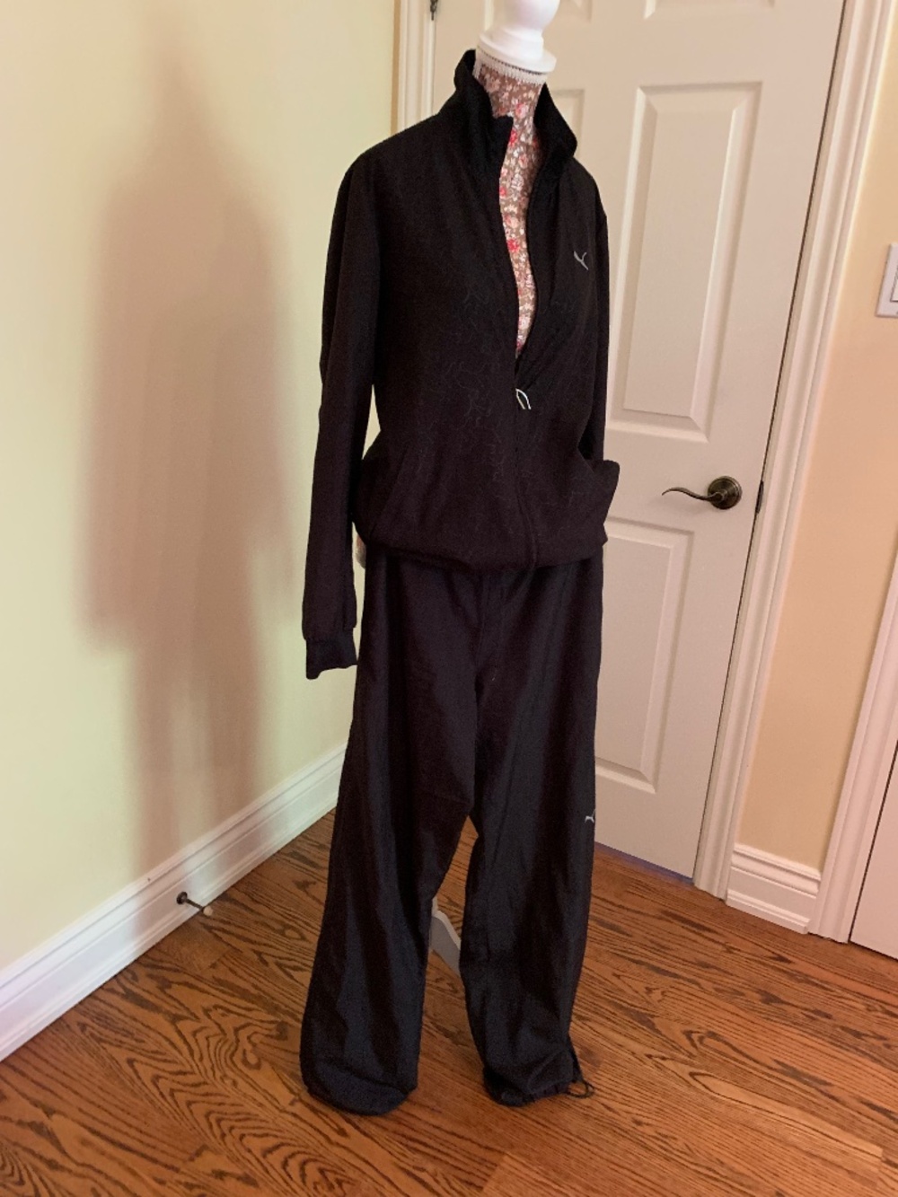 Like NEW PUMA 🖤 Tracksuit Size M